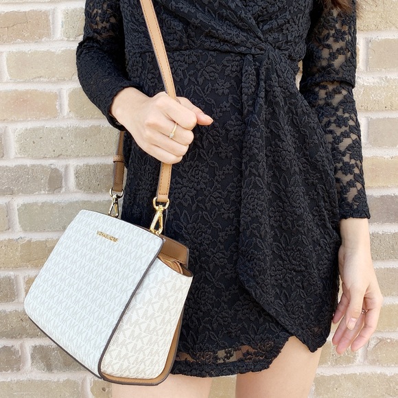 Gaby’sBags👜💕 NWT Michael Kors crossbody vanilla - Picture 2 of 4